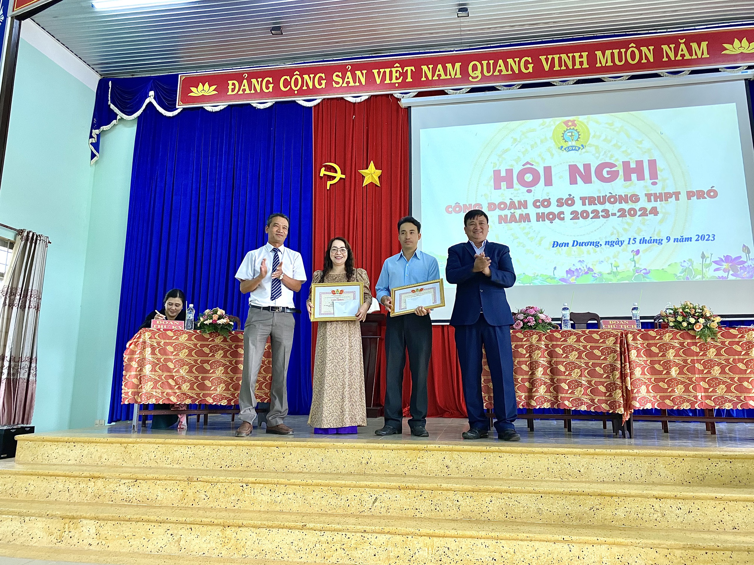 CÔNG ĐOÀN CƠ SỞ TRƯỜNG THPT PRÓ   PHỐI HỢP VỚI NHÀ TRƯỜNG TỔ CHỨC THÀNH CÔNG HỘI NGHỊ CÔNG ĐOÀN VÀ HỘI NGHỊ CÁN BỘ, VIÊN CHỨC HỌC 2023-2024