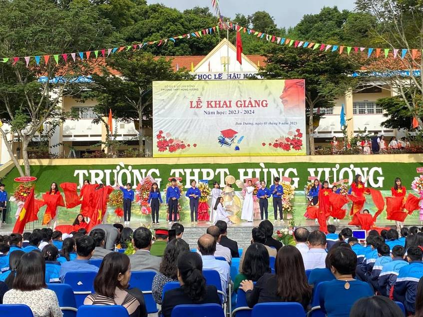 CÔNG ĐOÀN CƠ SỞ TRƯỜNG THPT HÙNG VƯƠNG TỔ CHỨC NHIỀU HOẠT ĐỘNG SÔI NỔI  Ý NGHĨA TRONG THÁNG 9 NĂM 2023