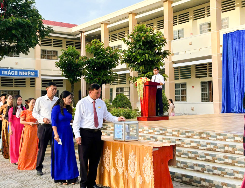 Tấm lòng Đạ Huoai hướng về các cơ sở giáo dục bị thiệt hại do thiên tai