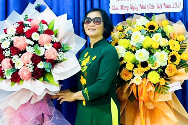 Cô giáo vượt qua bệnh tật, viết tiếp giấc mơ bục giảng