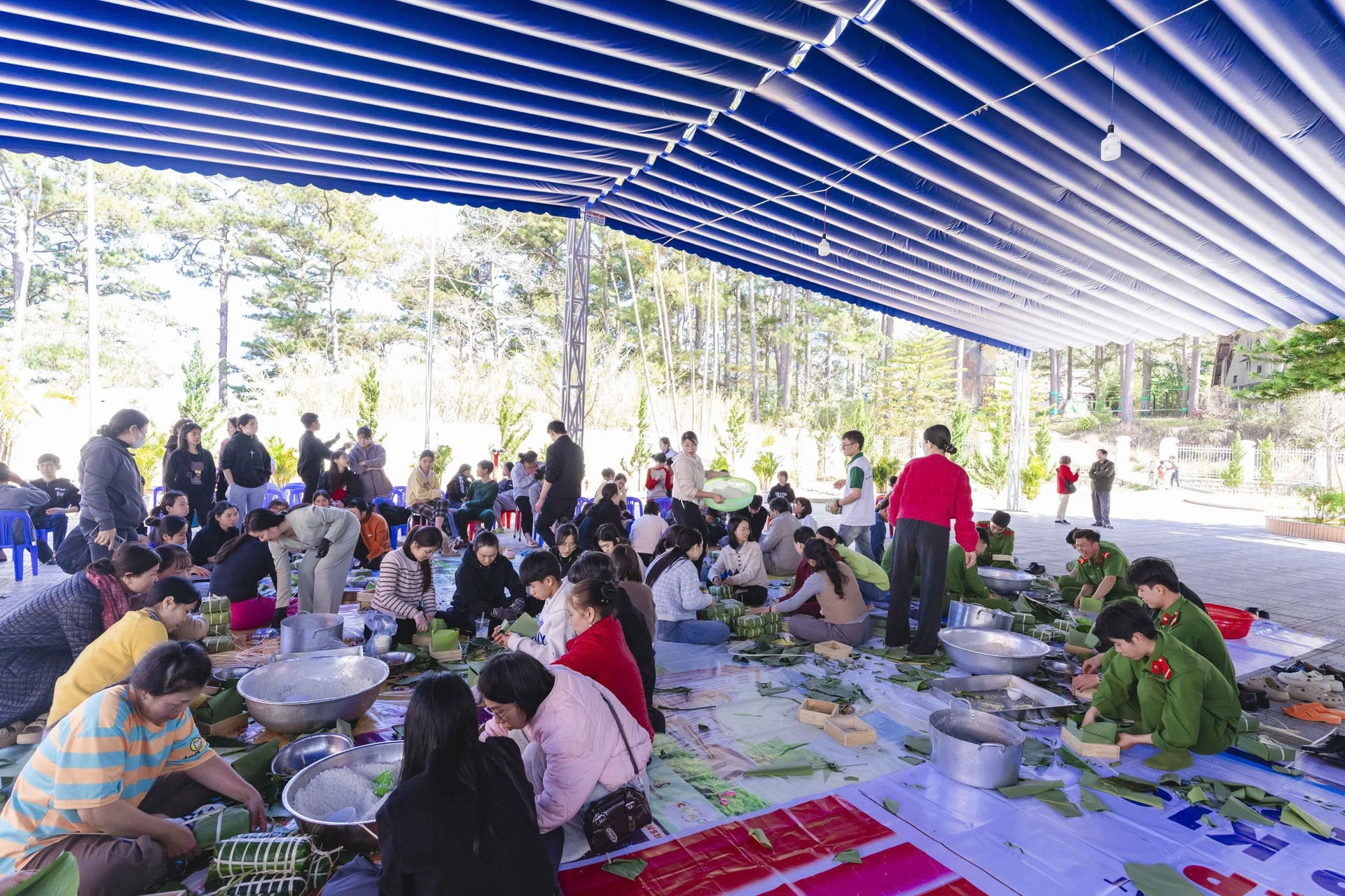 Bánh chưng xanh và hơi ấm mùa xuân ở ngôi trường khiếm thính