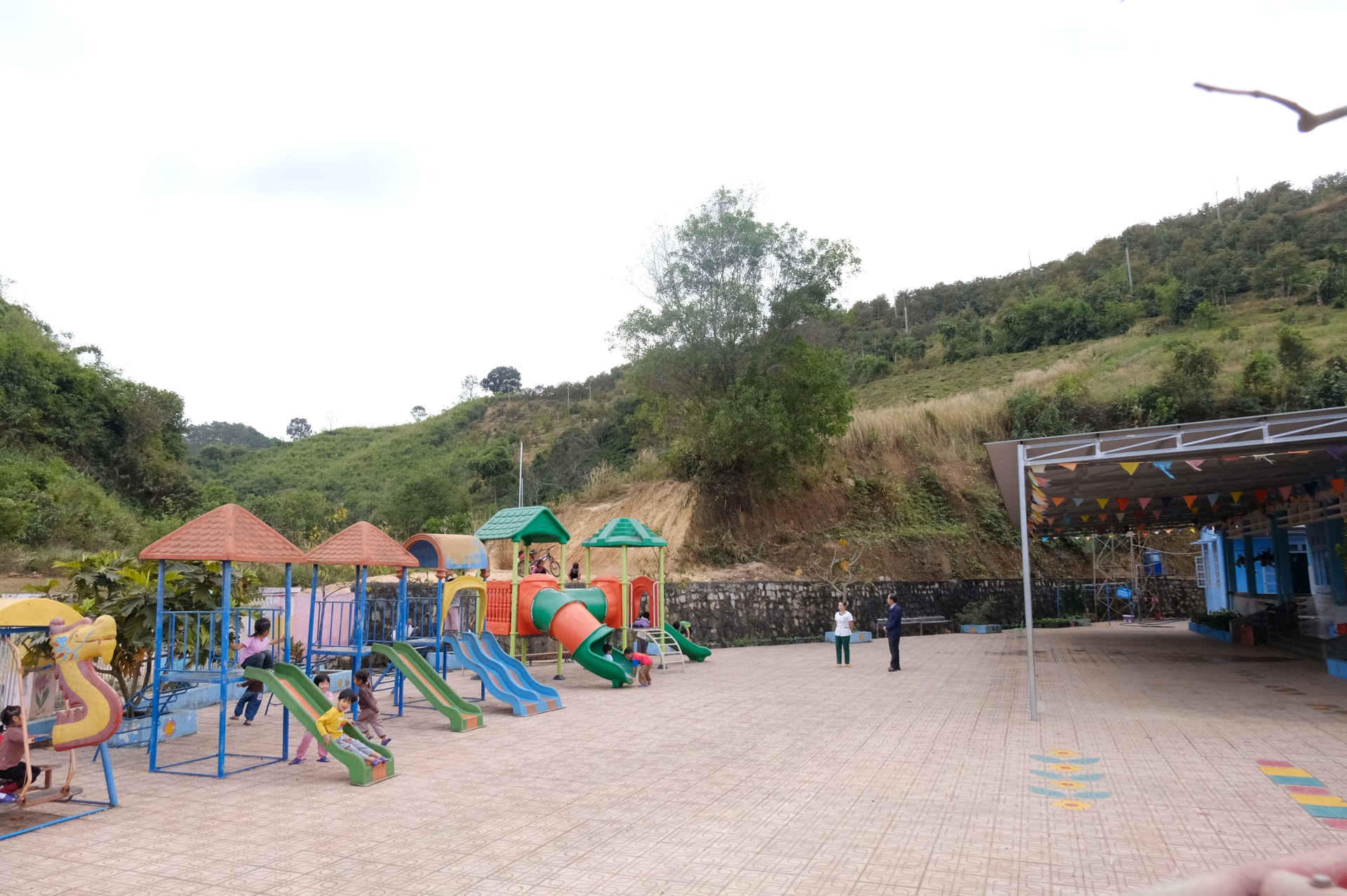 Tấm lòng của người dân chăm lo cho giáo dục