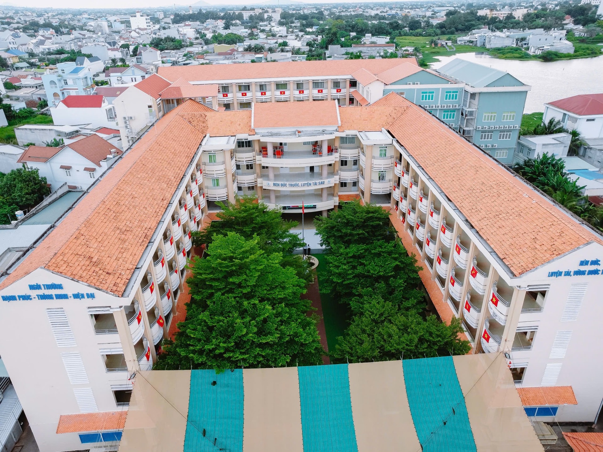 Trường THCS & THPT Lê Lợi - Phan Thiết: Mục tiêu đúng đắn chắp cánh tương lai