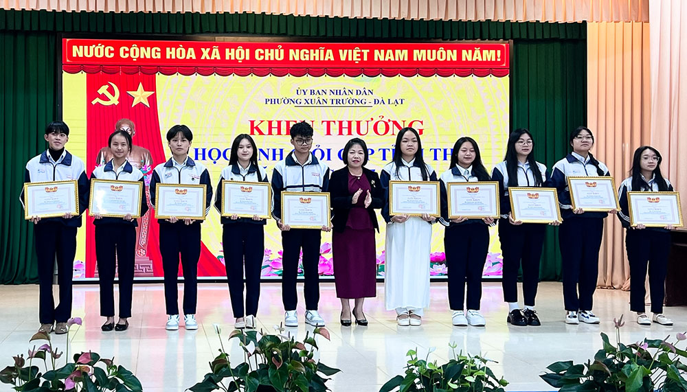 Phường Xuân Trường – Đà Lạt: đầu năm mới khen thưởng 4 tập thể và 17 cá nhân có nhiều thành tích trên các lĩnh vực