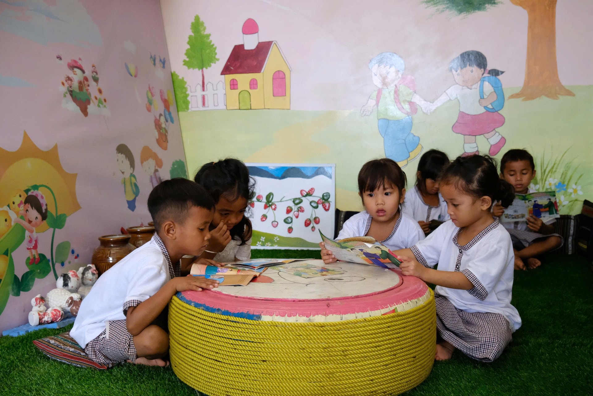 Tăng cường tiếng Việt cho trẻ vùng đồng bào DTTS