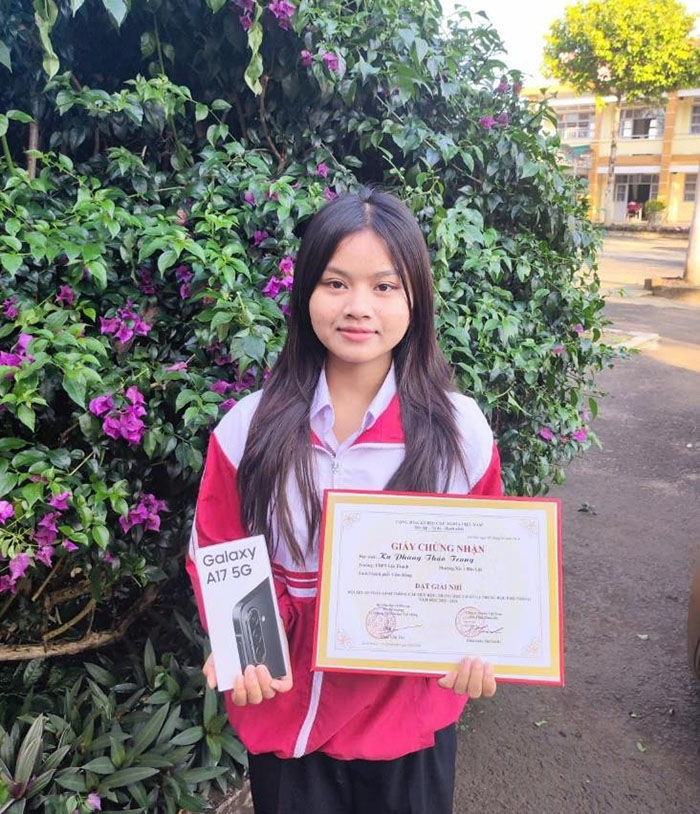 Nữ sinh dân tộc Châu Mạ đạt giải Nhì cấp quốc gia Cuộc thi An toàn giao thông