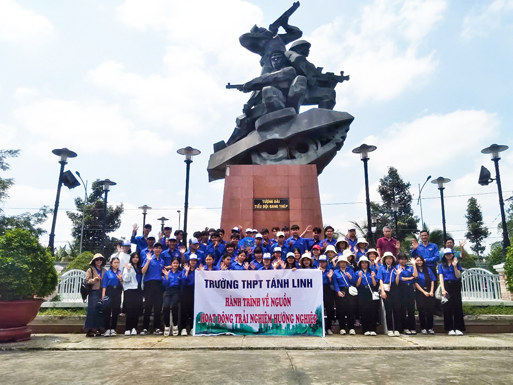 Hơn 60 học sinh Trường THPT Tánh Linh tham gia hành trình “Về nguồn” giàu ý nghĩa