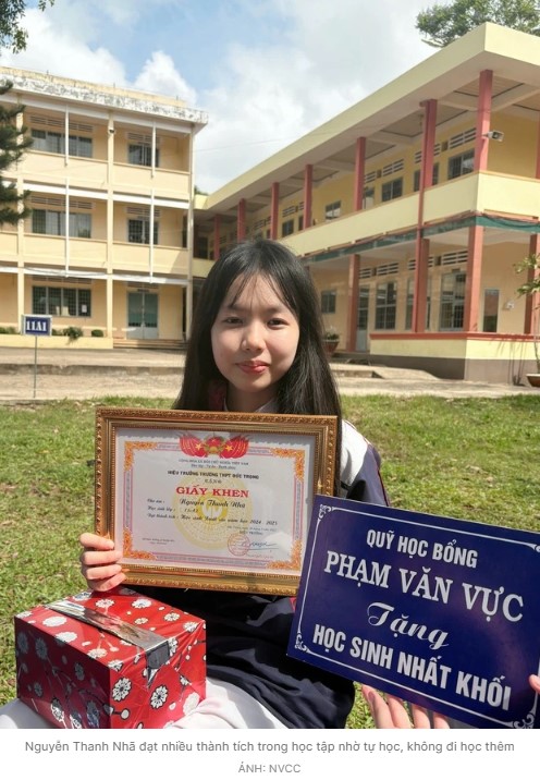 Thích luyện thi trên mạng hơn đi học thêm, vì sao?