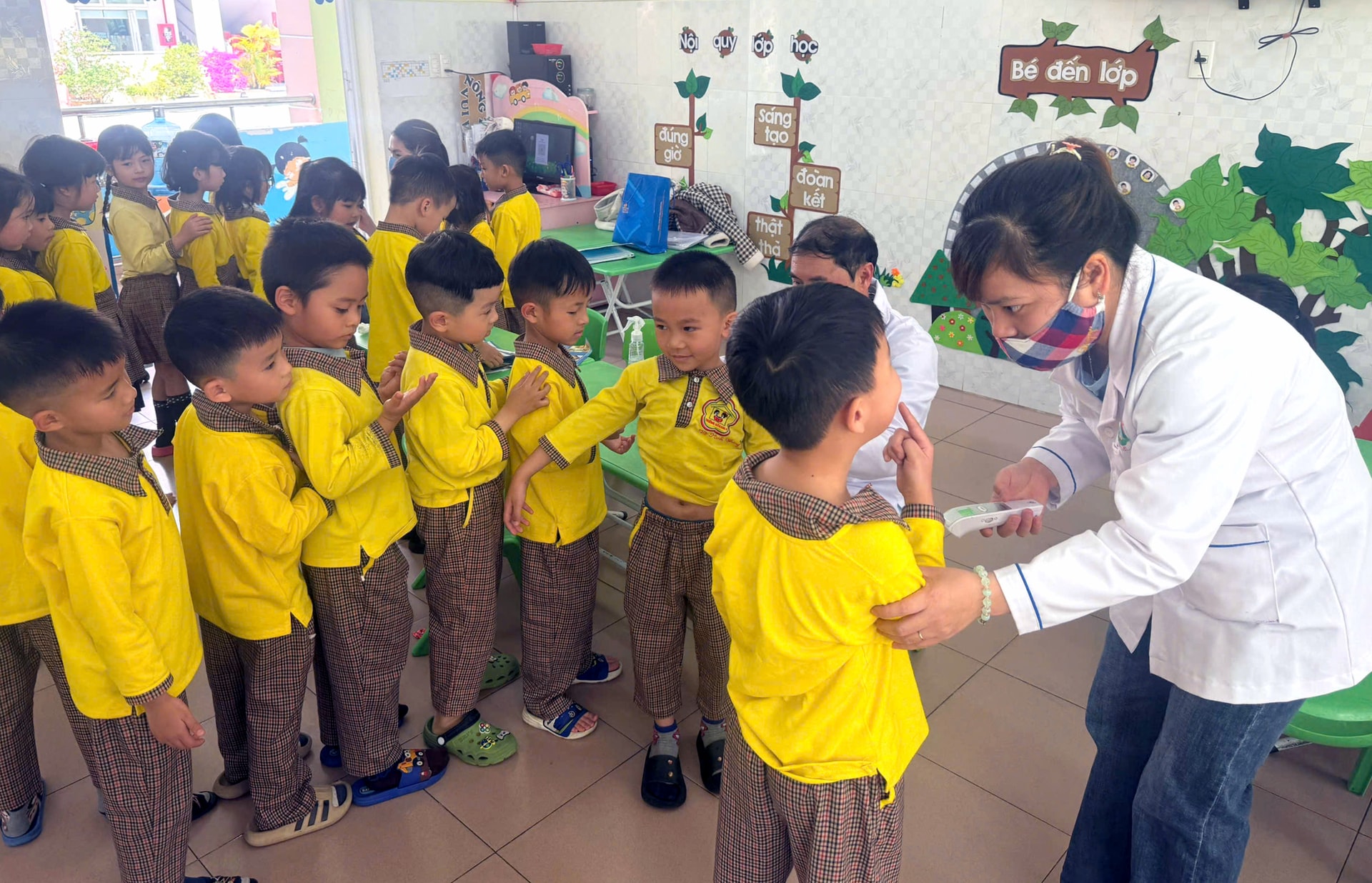 Tăng cường kiểm soát bệnh tay chân miệng