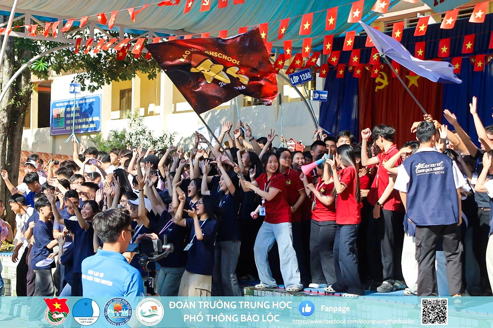 Sắc màu thanh xuân rực rỡ tại Hội trại 26/3 của học sinh Trường THPT Bảo Lộc