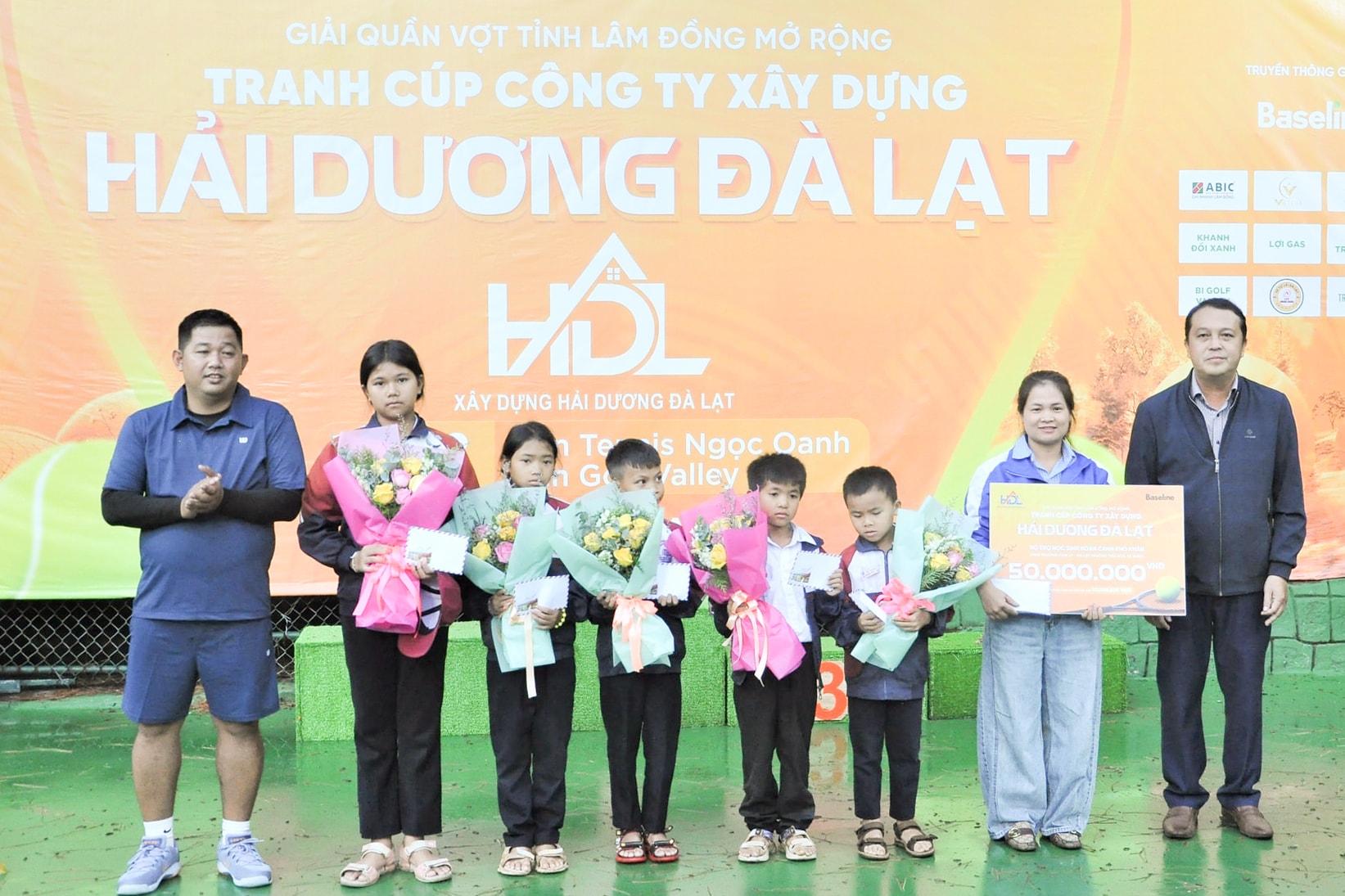 Hỗ trợ 100 triệu đồng cho học sinh có hoàn cảnh khó khăn tại Đà Lạt