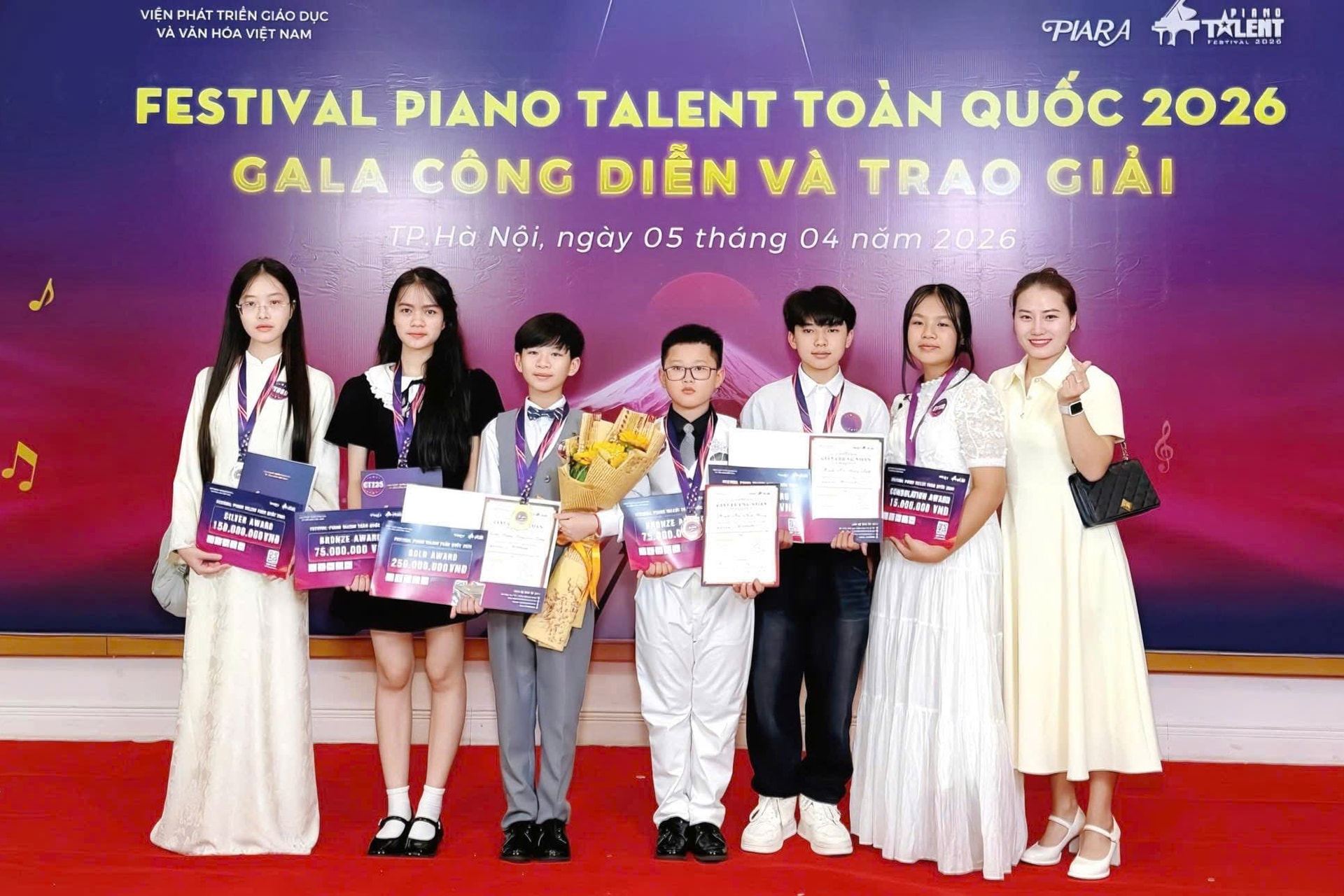 Tỏa sáng tài năng trẻ từ các cuộc thi piano lớn