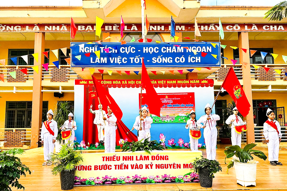 Trường PTDTNT THCS & THPT Đắk Glong: Nơi học sinh dân tộc thiểu số trưởng thành từ giáo dục toàn diện