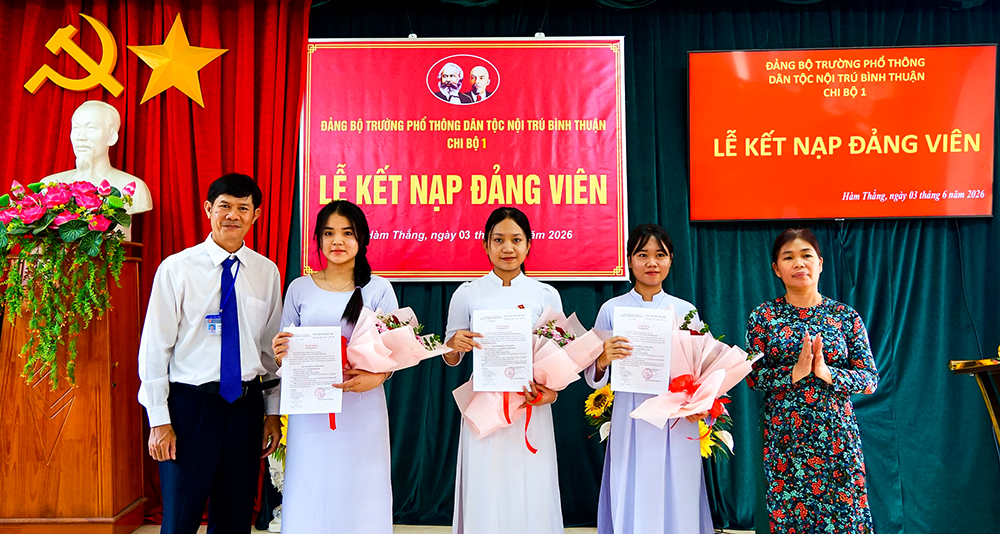 Ươm mầm tương lai từ những “hạt giống đỏ”