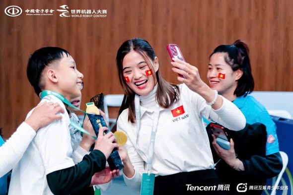 Người thầy thắp lửa – học trò dám ước mơ và bay xa