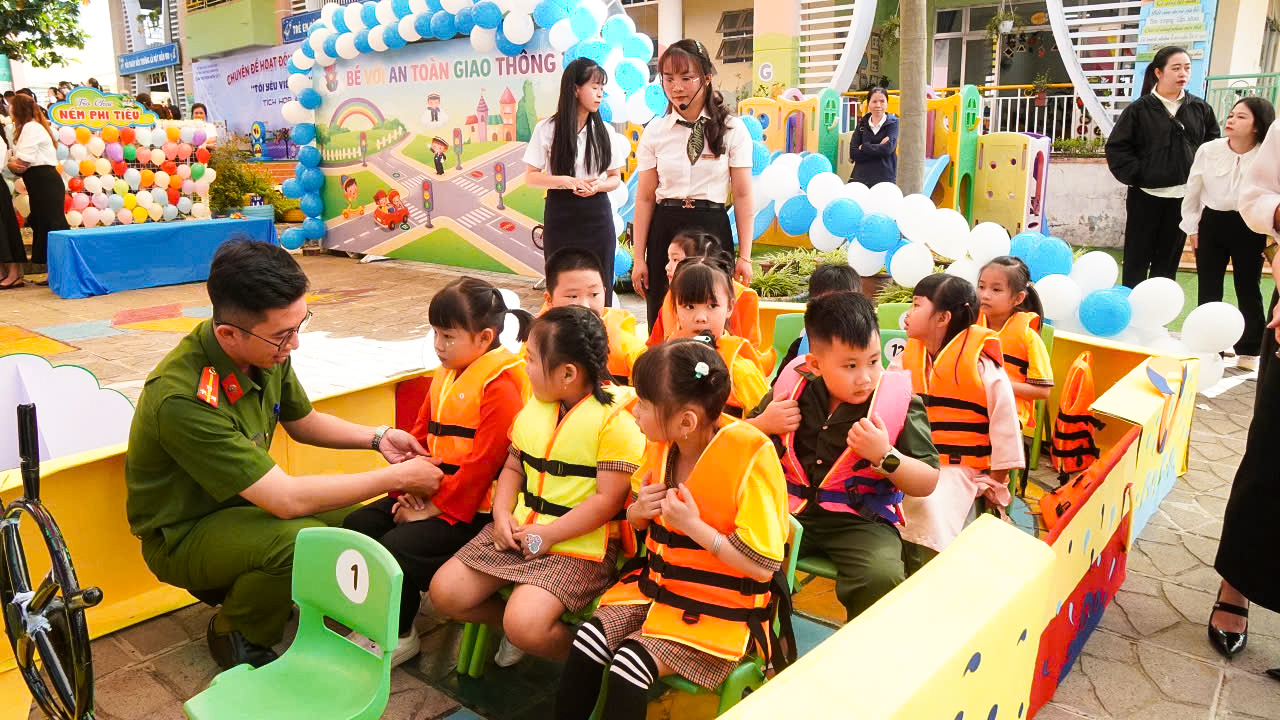 Cụm chuyên môn mầm non số 3 tổ chức chuyên đề trải nghiệm “Tôi yêu Việt Nam”