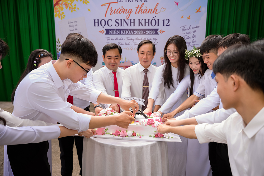 Trường THPT Tánh Linh tổ chức Lễ tri ân và trưởng thành cho học sinh khối 12 