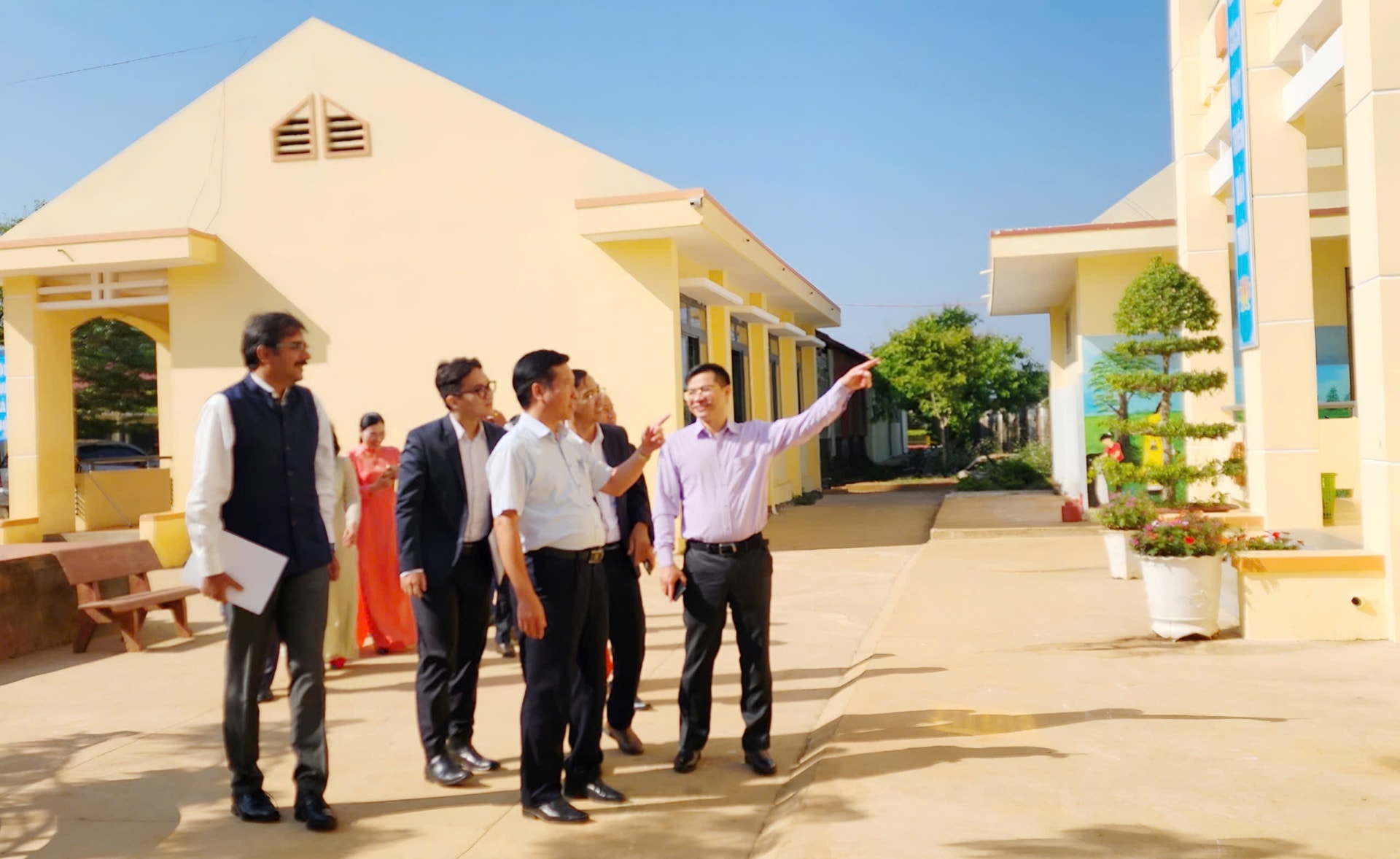 Khánh thành nhà hiệu bộ trường học do Chính phủ Ấn Độ viện trợ một phần