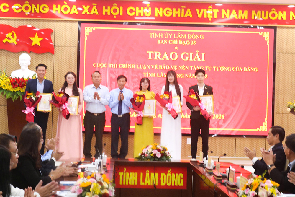 Cô giáo Nguyễn Thị Hồng đạt giải Triển vọng Cuộc thi chính luận tỉnh Lâm Đồng năm 2025