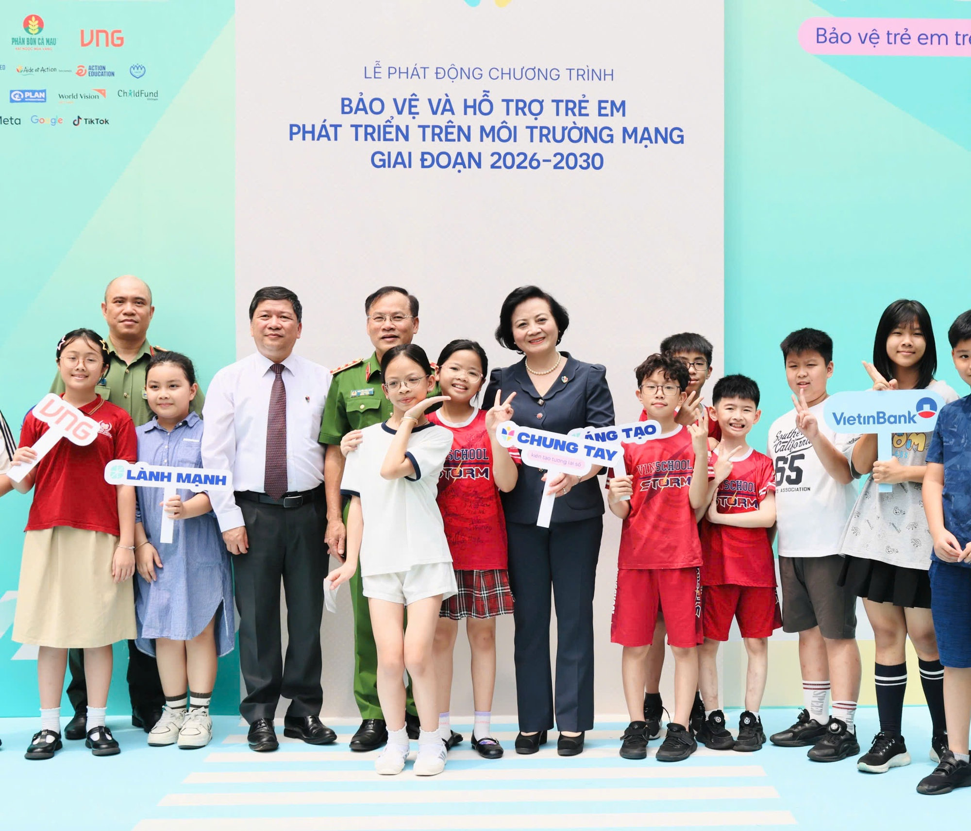 Phó Thủ tướng Phạm Thị Thanh Trà: Không để trẻ em đối diện với tổn thương trong thế giới ảo