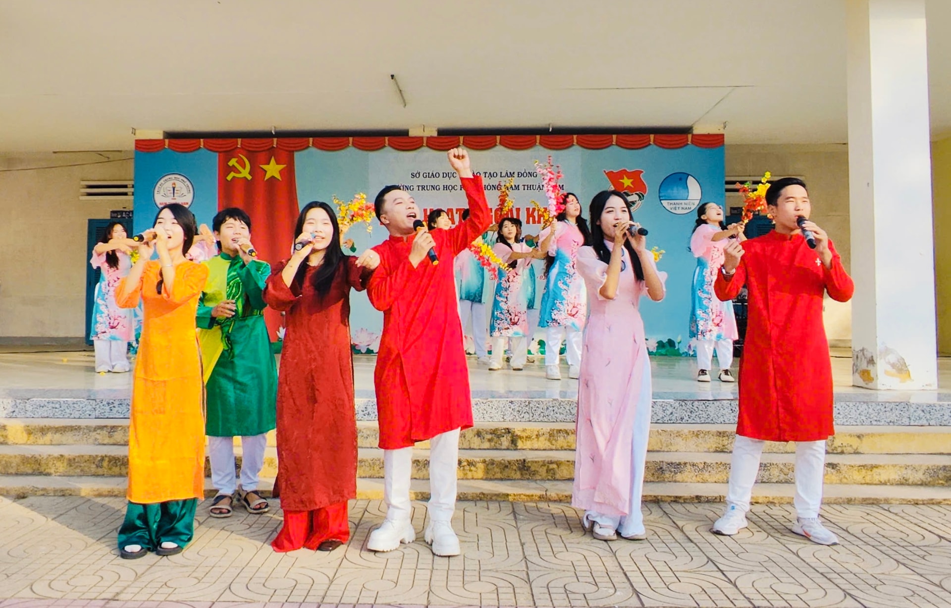 Học sinh hào hứng trở lại trường sau kỳ nghỉ Tết