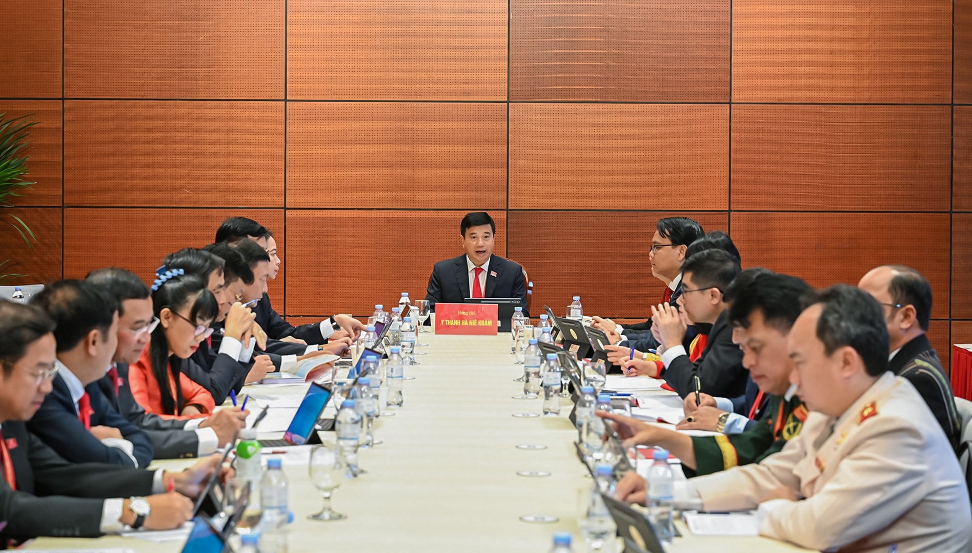 Đoàn đại biểu tỉnh Lâm Đồng thảo luận Văn kiện trình Đại hội XIV của Đảng