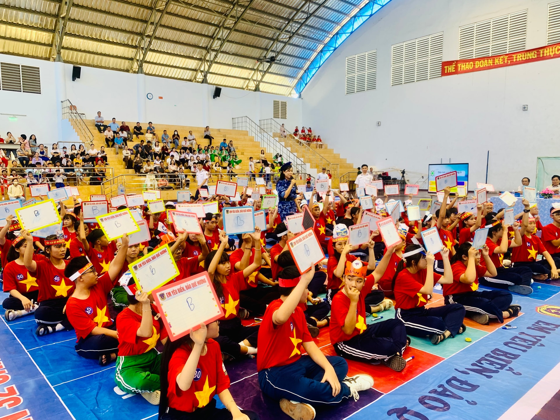 Lan tỏa tình yêu biển, đảo trong học sinh