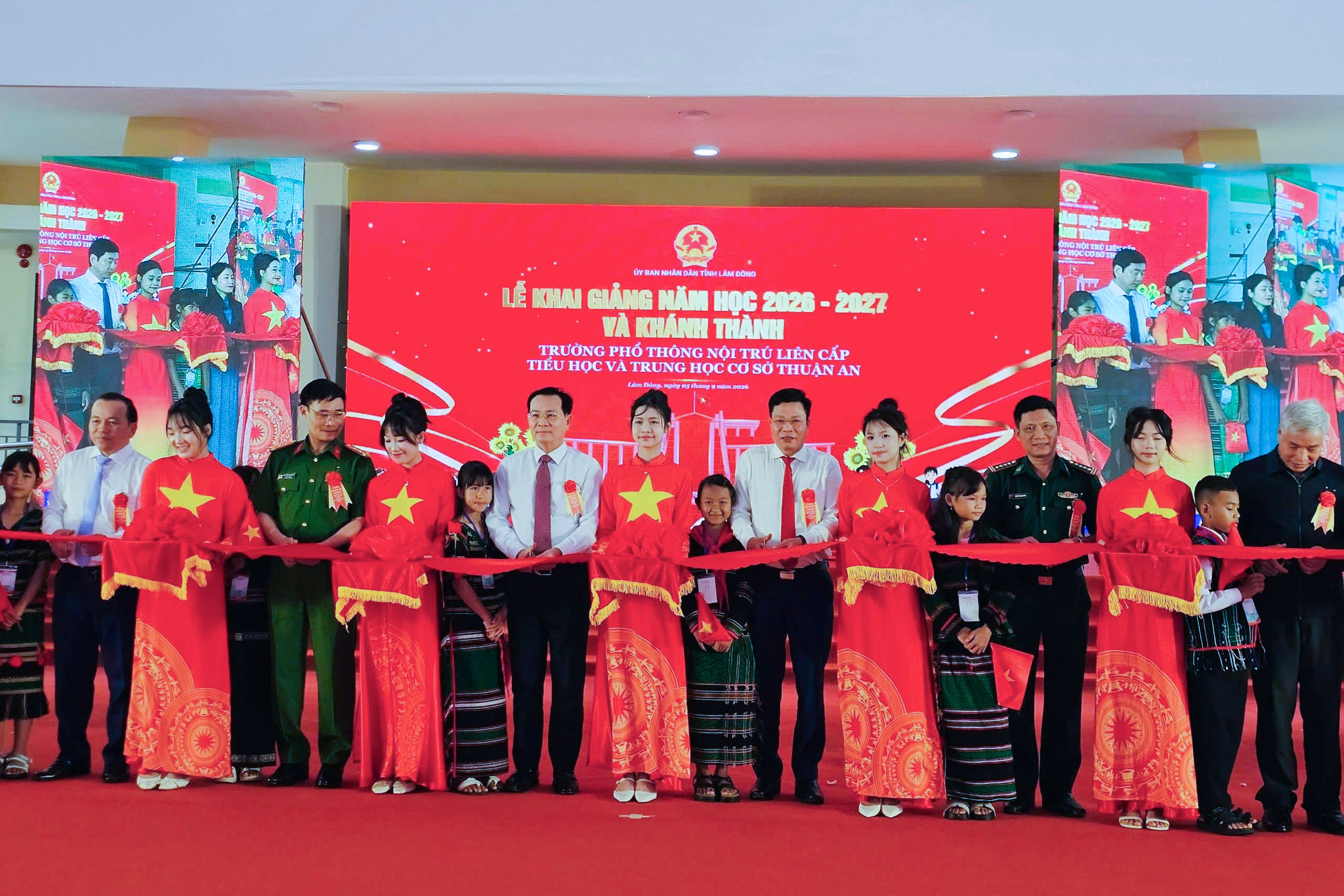 Kỳ 1: Mở cánh cửa tương lai cho học sinh vùng biên