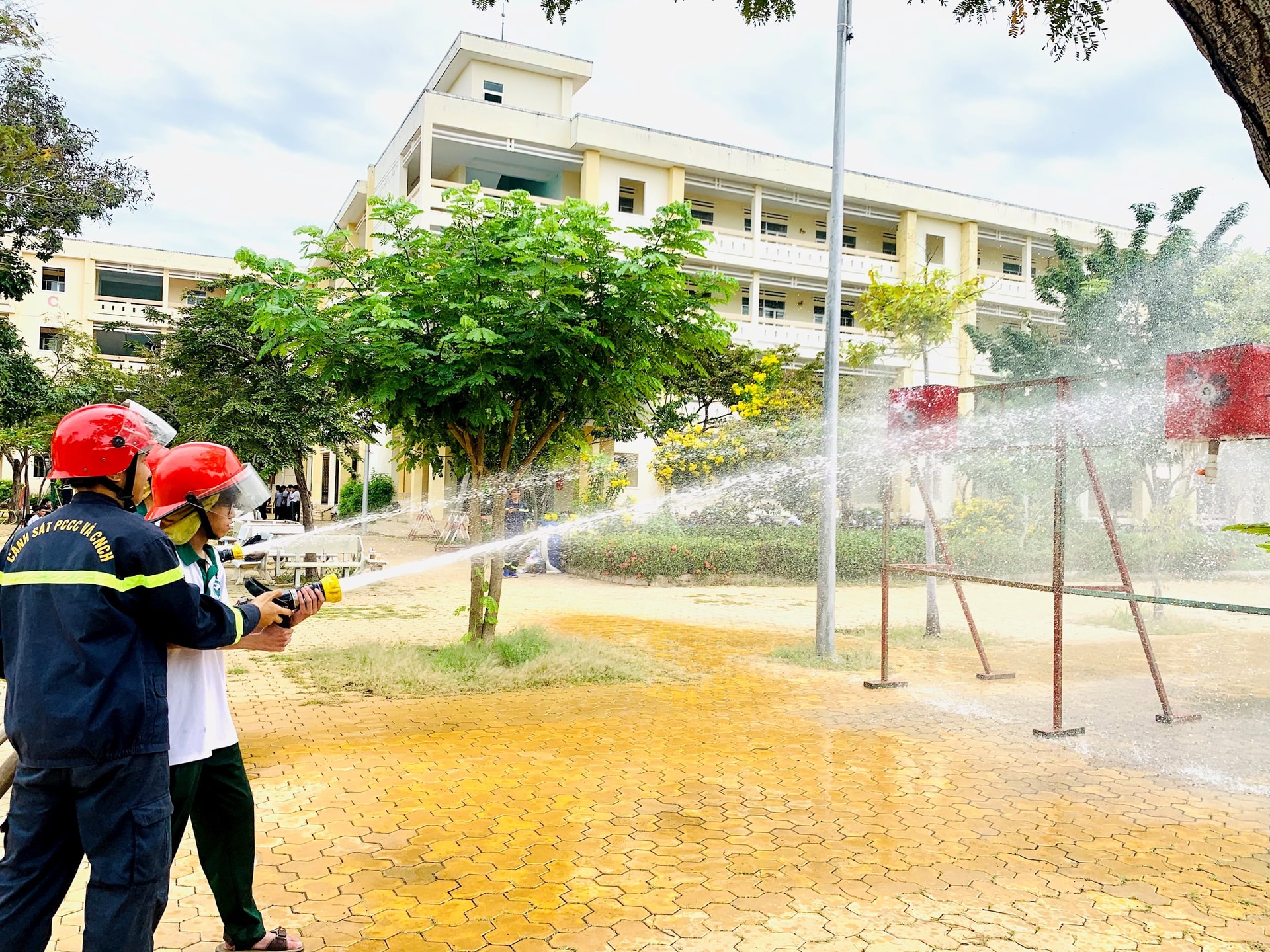 Ngành Giáo dục Lâm Đồng tăng cường kỹ năng phòng cháy, chữa cháy và cứu nạn, cứu hộ trong trường học