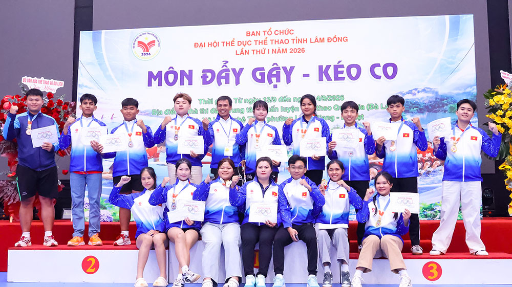 Đoàn Sở Giáo dục và Đào tạo Lâm Đồng giành 6 Huy chương Vàng môn Đẩy gậy