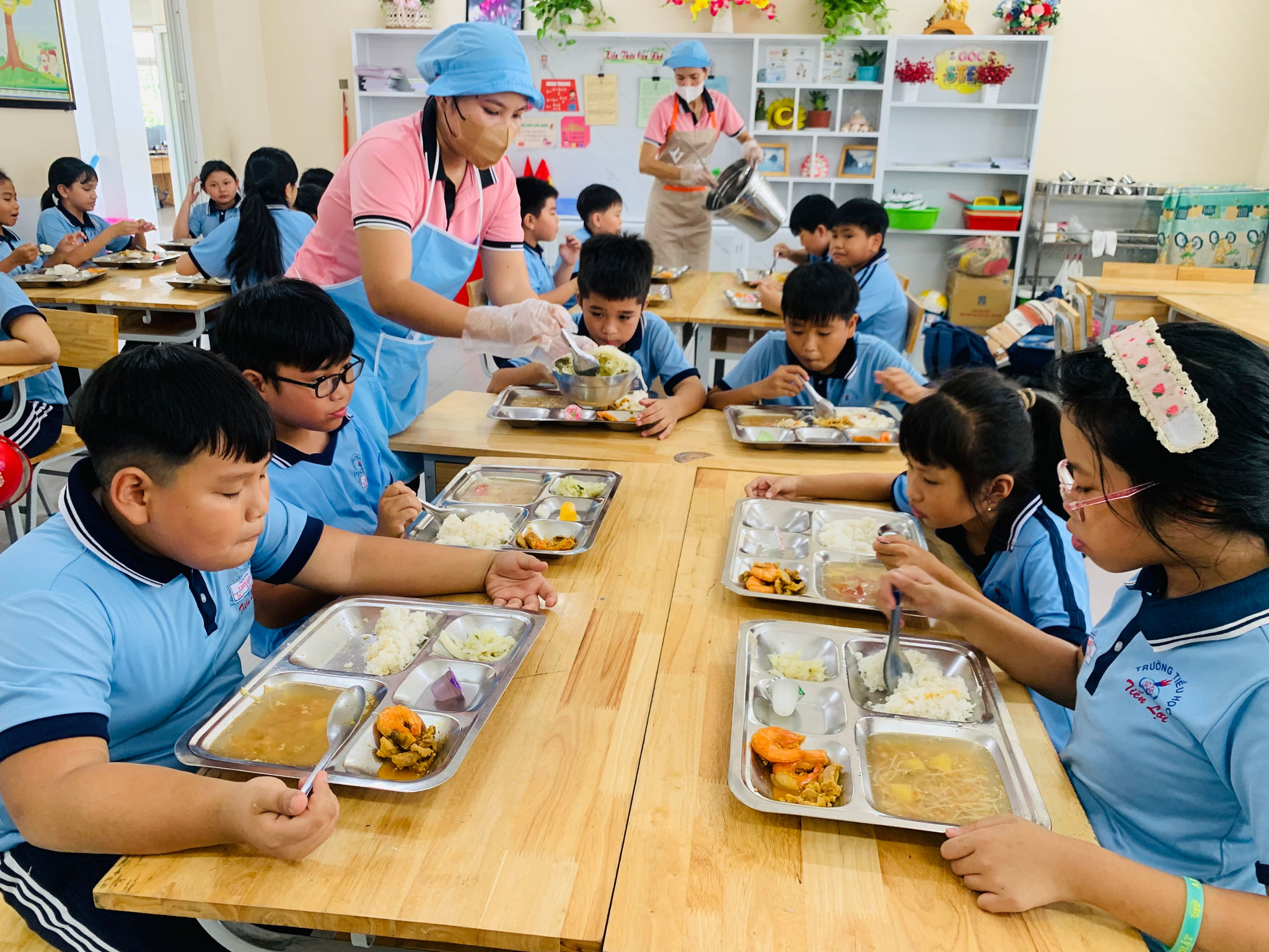 Bảo đảm bán trú ngay từ đầu năm học