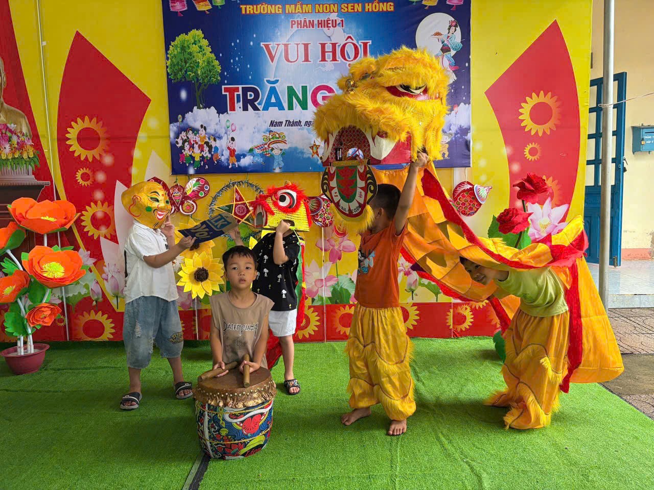 Trung thu của bé: vui hội trăng rằm, sẻ chia yêu thương