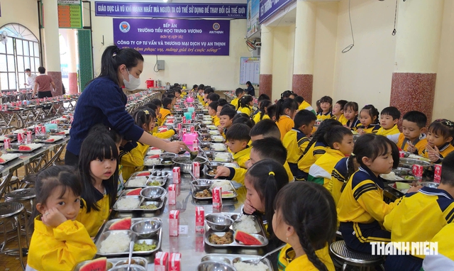 Trường tiểu học Trưng Vương (Lâm Đồng) siết kiểm soát thực phẩm bếp ăn bán trú