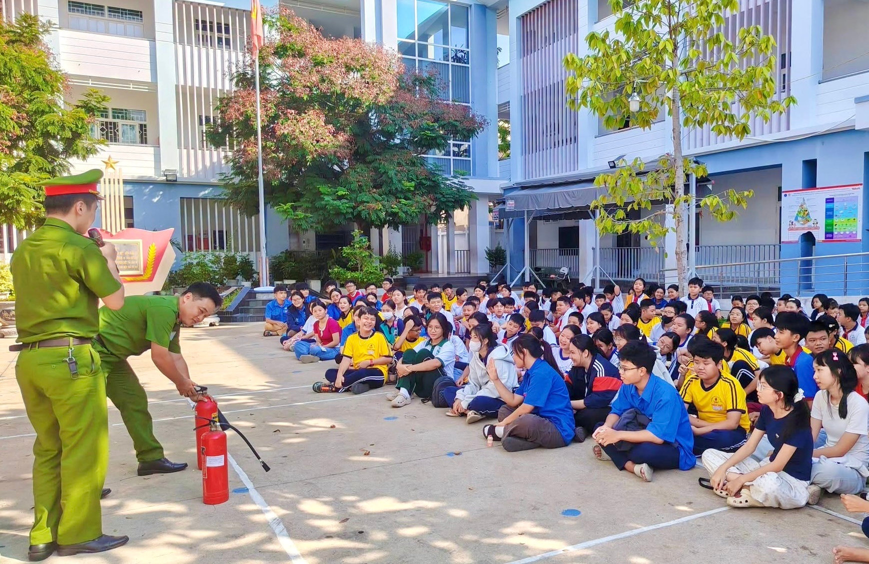 Học kỹ năng từ trải nghiệm sinh hoạt hè