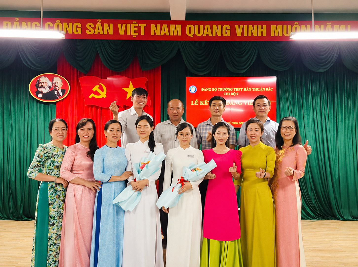 Trường THPT Hàm Thuận Bắc kết nạp 11 đảng viên mới là học sinh