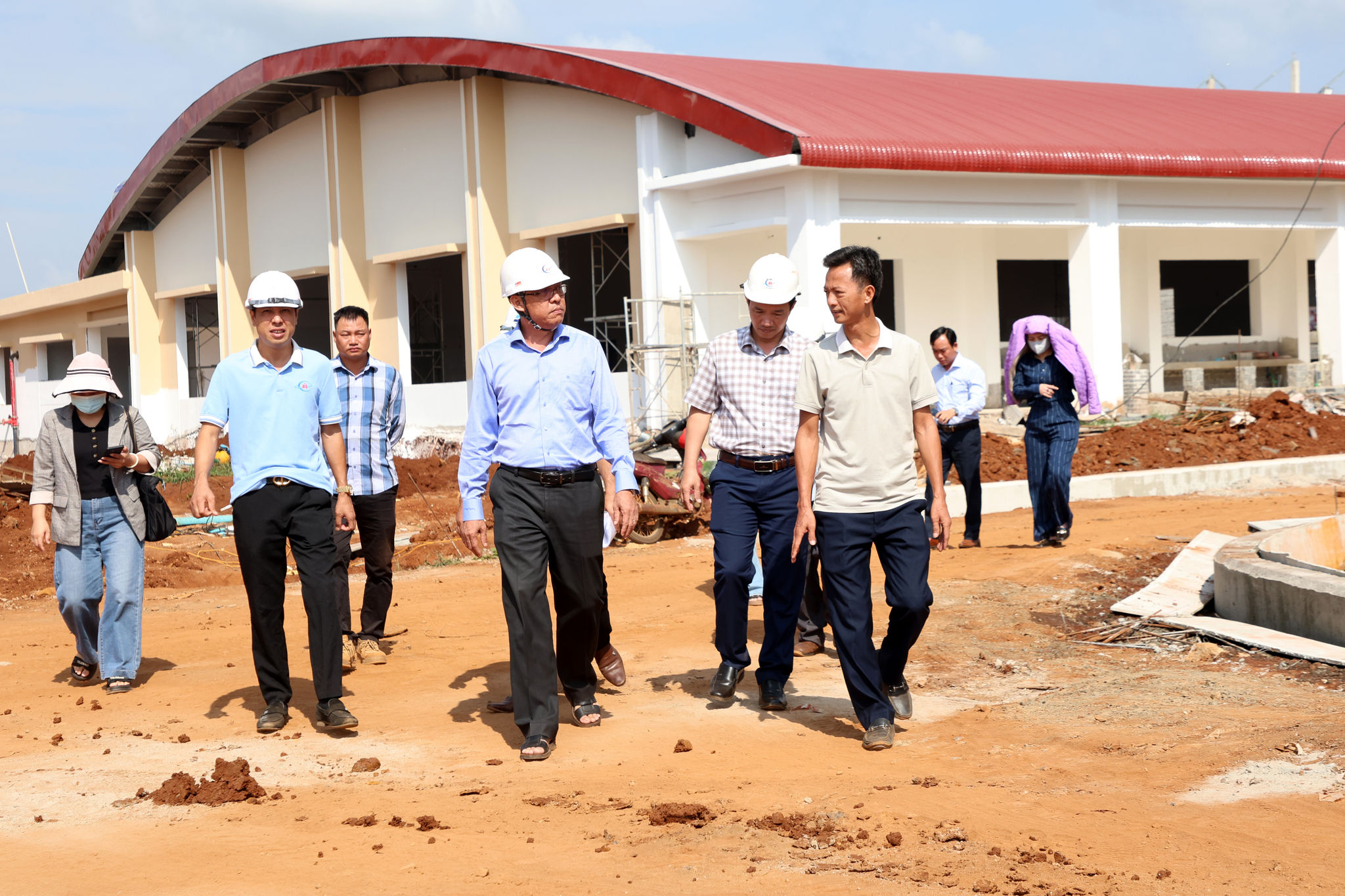 Phó Chủ tịch UBND tỉnh Nguyễn Minh kiểm tra tiến độ thi công Trường Phổ thông nội trú liên cấp Thuận An