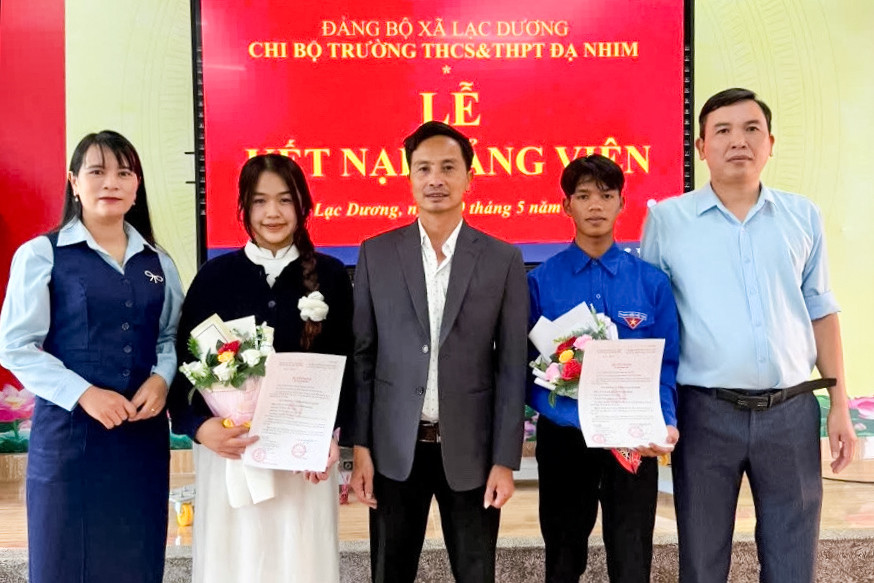 Phát triển Ðảng trong trường học vùng đồng bào dân tộc thiểu số