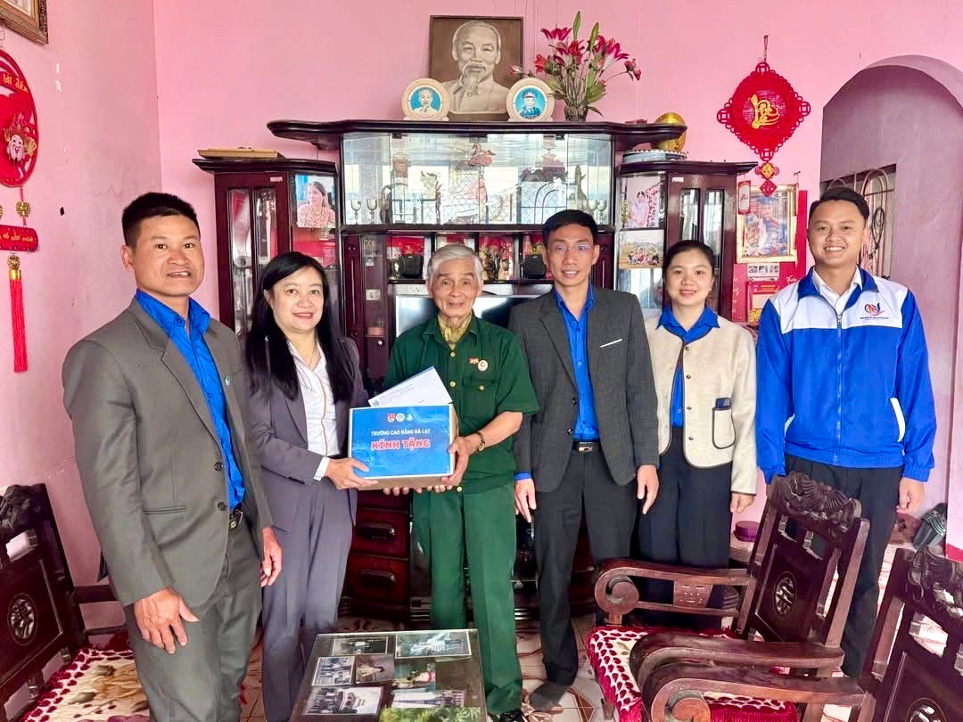 Giữ vững nền tảng tư tưởng của Ðảng từ học đường
