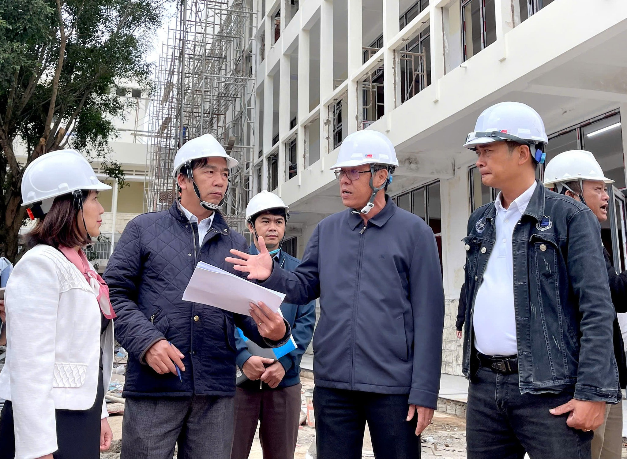 Phó Chủ tịch UBND tỉnh Lâm Đồng Nguyễn Minh kiểm tra tiến độ Dự án Trường TH&THCS Xuân Hương
