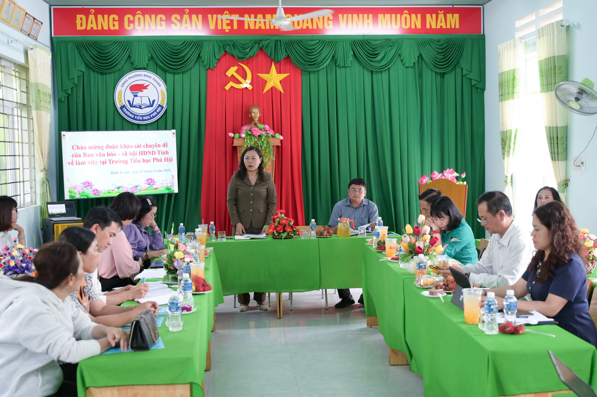 Khảo sát việc thực hiện chính sách đối với học sinh hòa nhập tại khu vực phía Đông