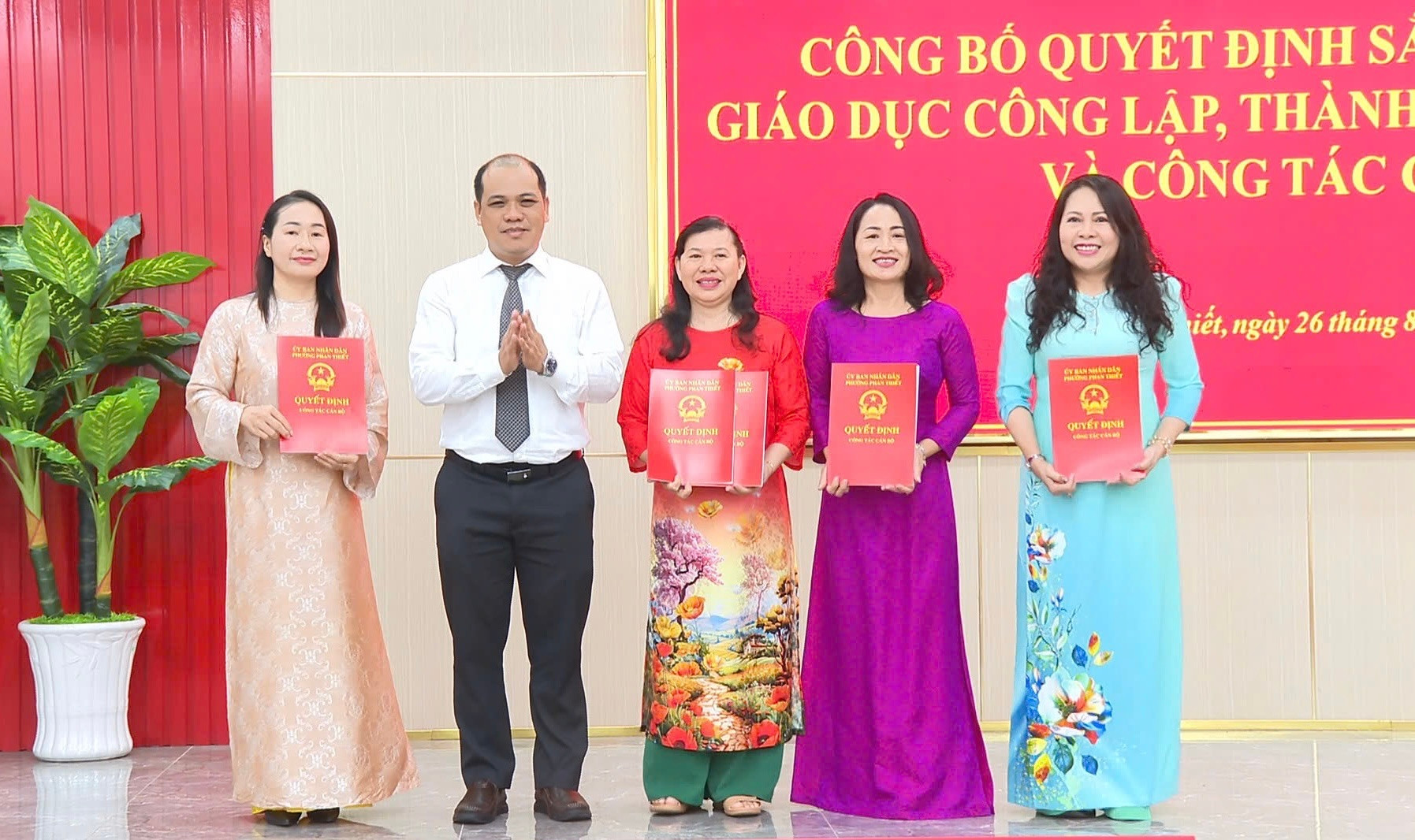 Phan Thiết công bố quyết định sắp xếp các cơ sở giáo dục công lập
