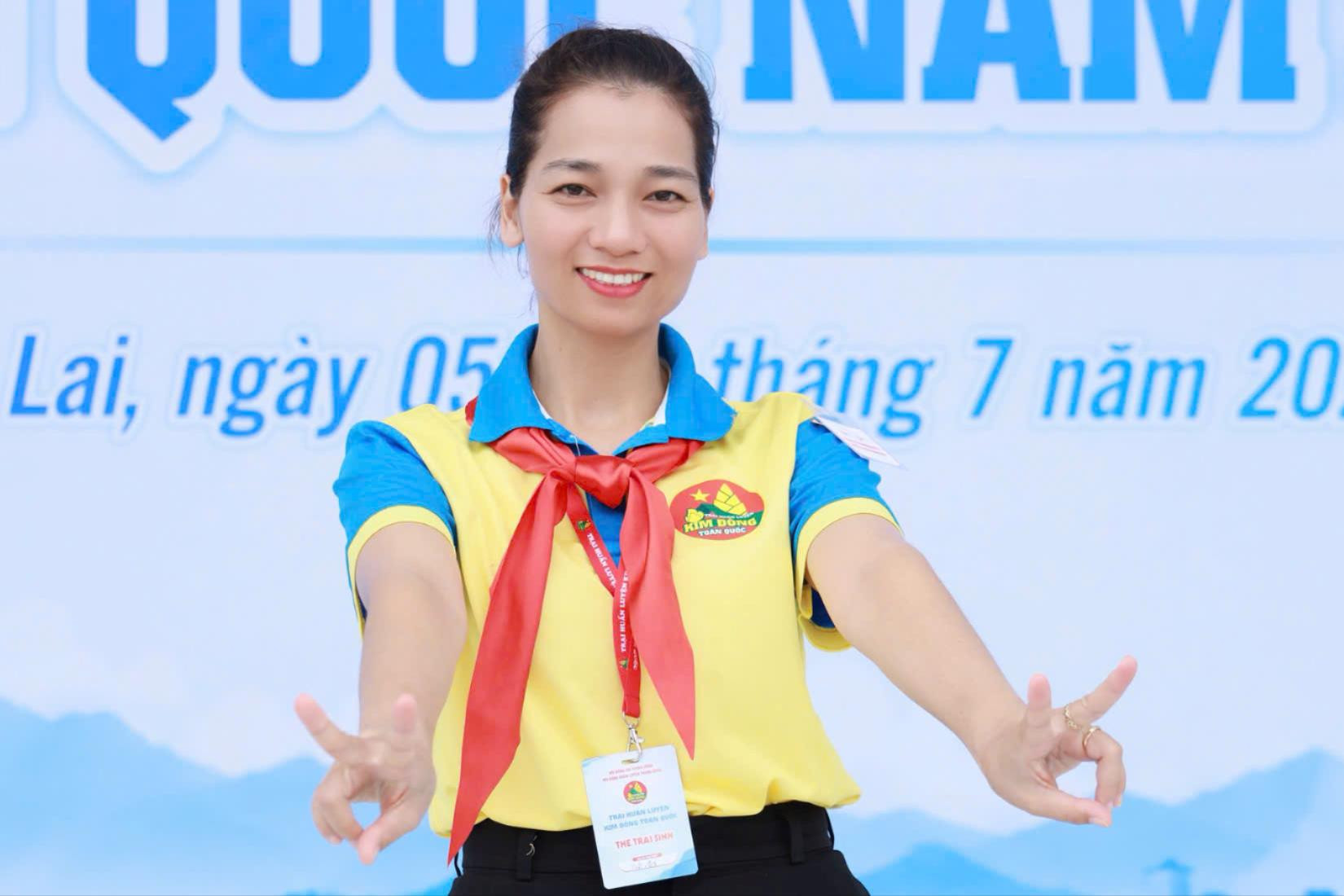 Hơn 12 năm gắn bó màu khăn quàng đỏ