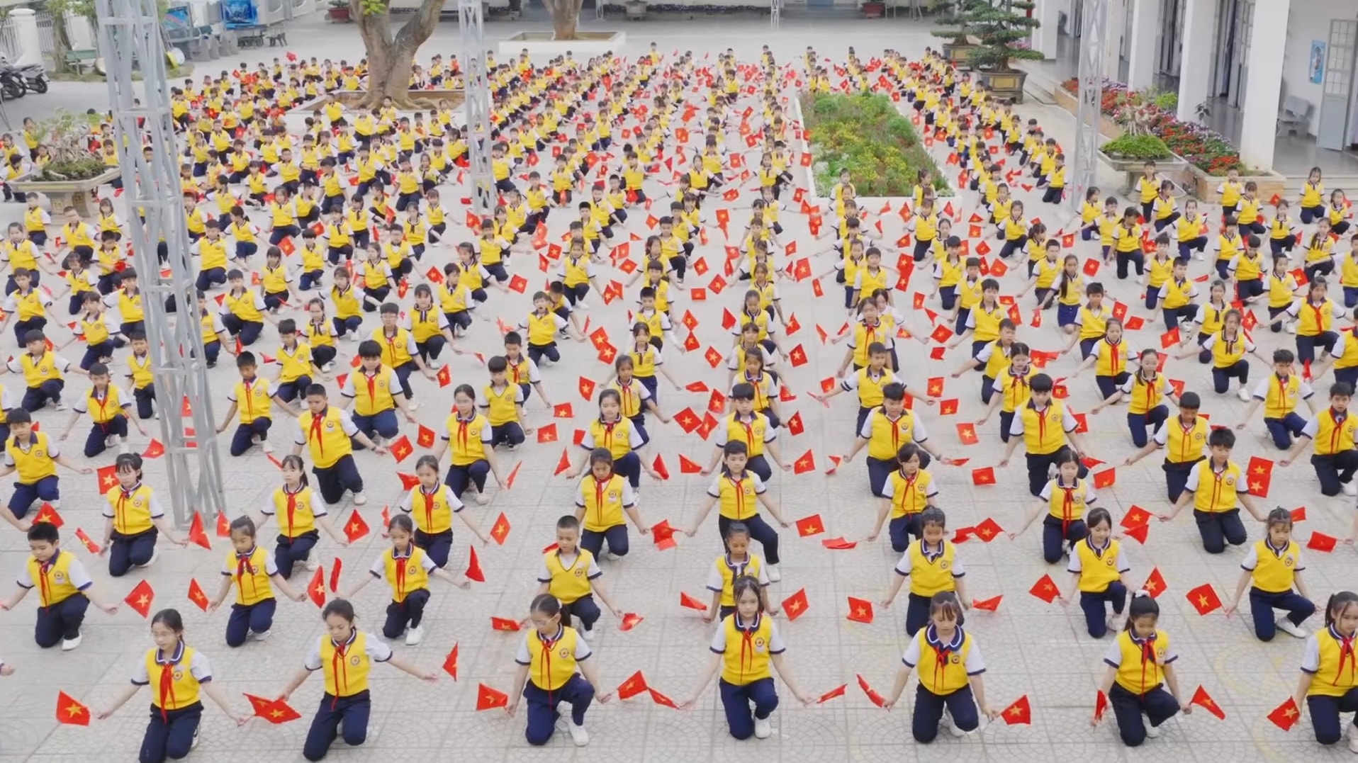 Sôi nổi hội thi Múa - hát sân trường