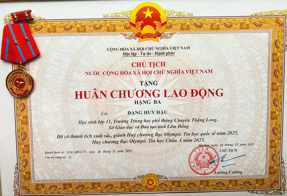 Học sinh Lâm Đồng vinh dự được tặng Huân chương Lao động vì thành tích Olympic quốc tế