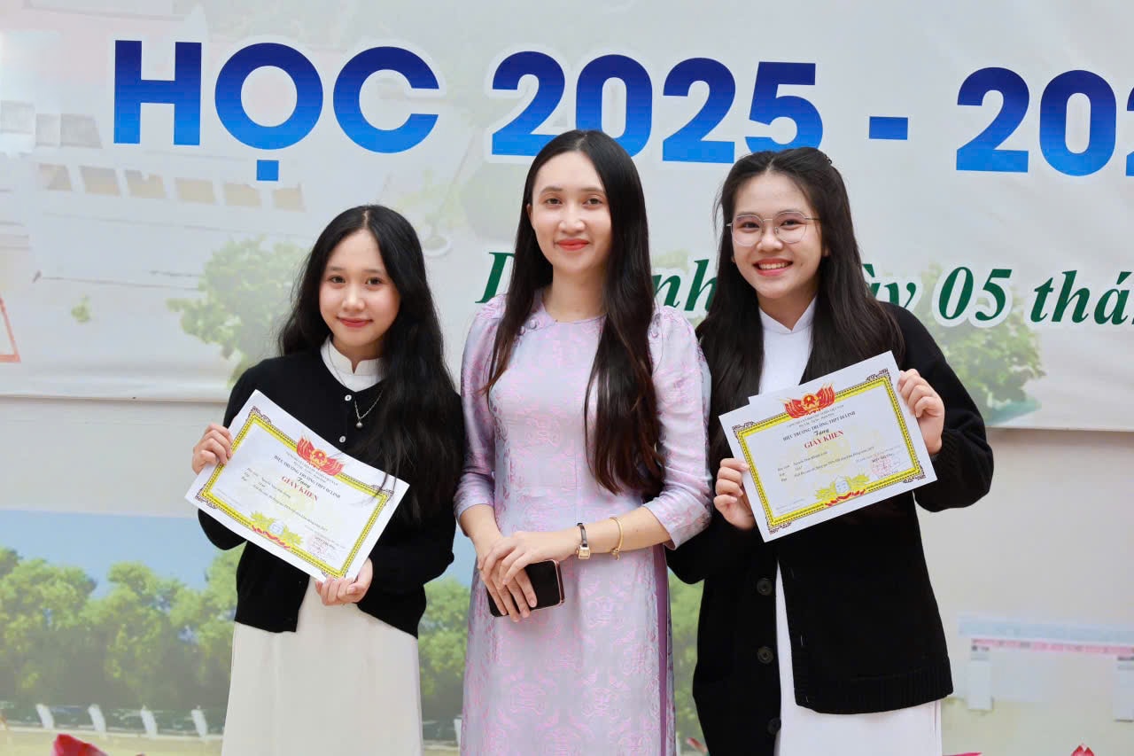 Hai học trò nghiên cứu chế tạo vải sáp ong