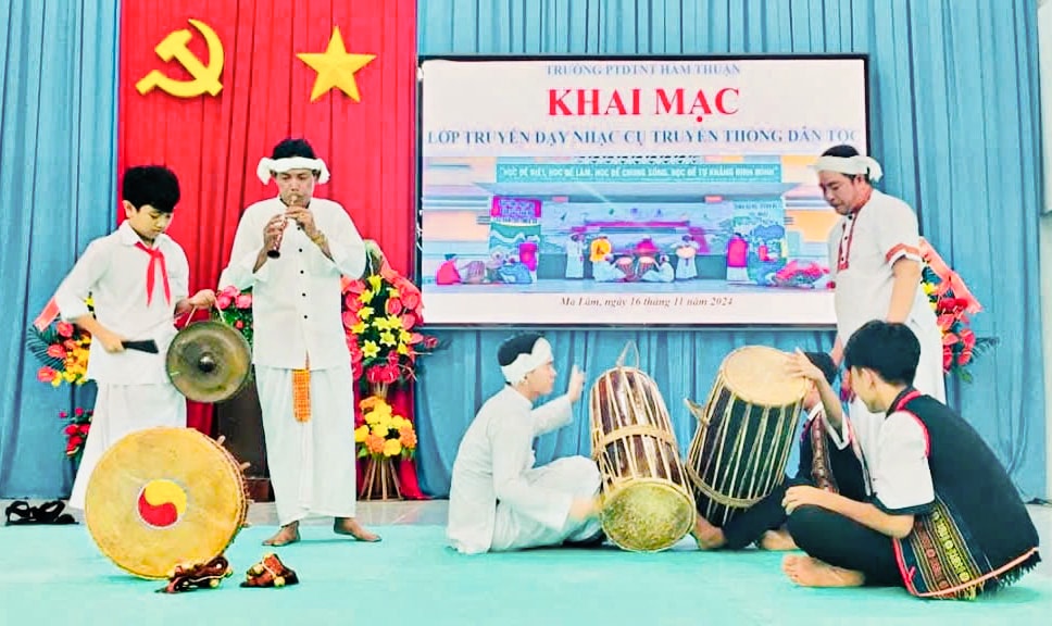 Giữ gìn bản sắc trong trường nội trú