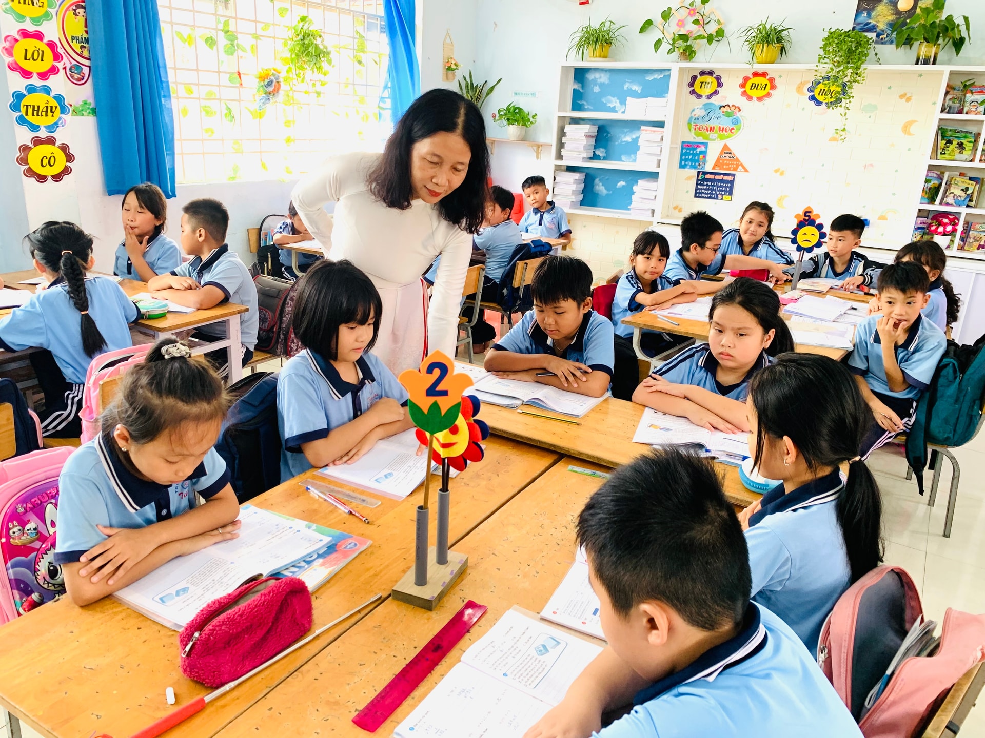 Cô giáo có nhiều sáng kiến trong giảng dạy