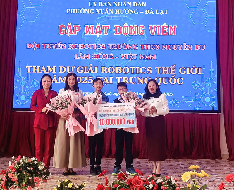 UBND phường Xuân Hương động viên đội tuyển Robotics Trường THCS Nguyễn Du dự thi quốc tế