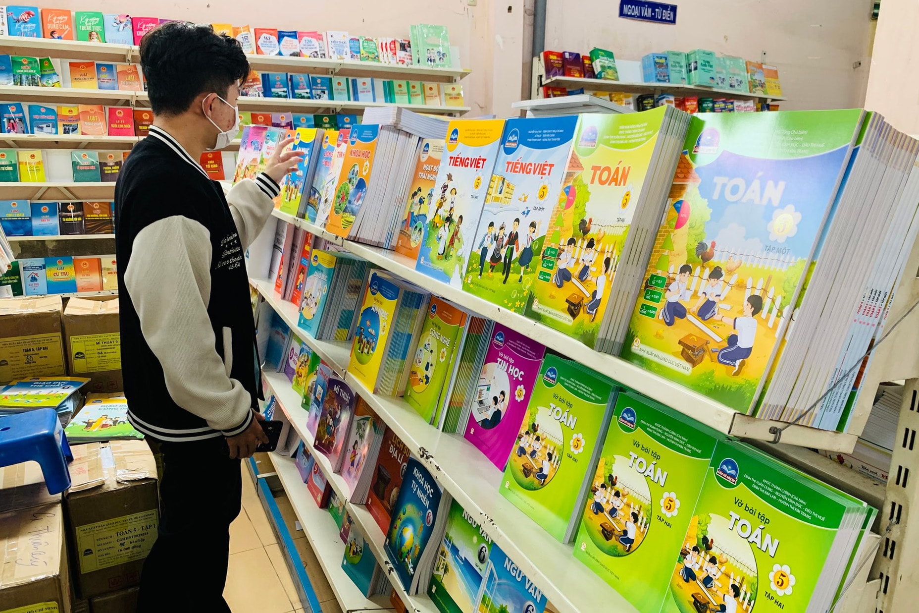 Thống nhất sử dụng 1 bộ sách giáo khoa trong năm học tới