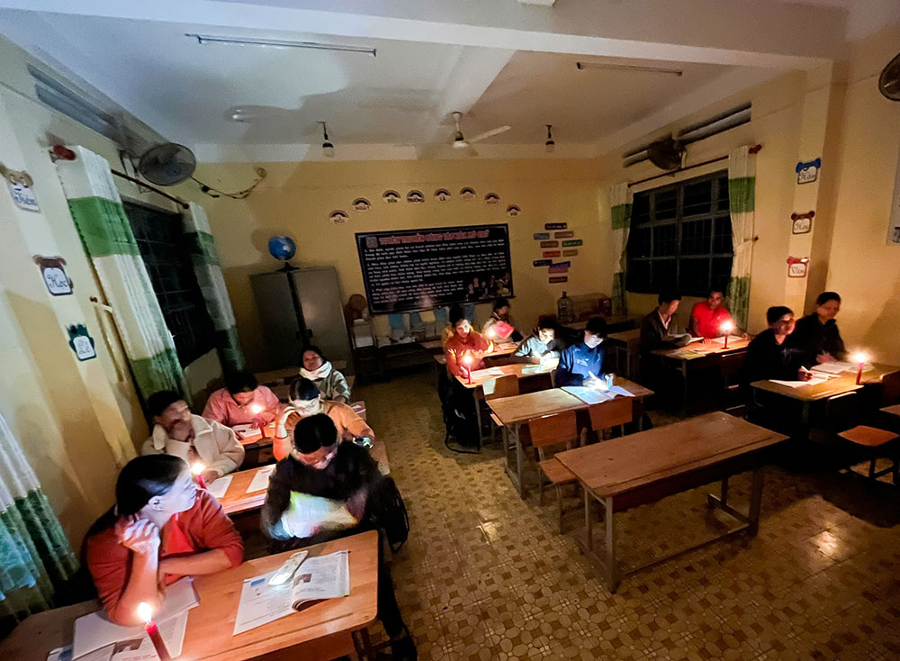   Ánh sáng từ những con chữ đầu tiên – hành trình xóa mù chữ ở Phúc Thọ II